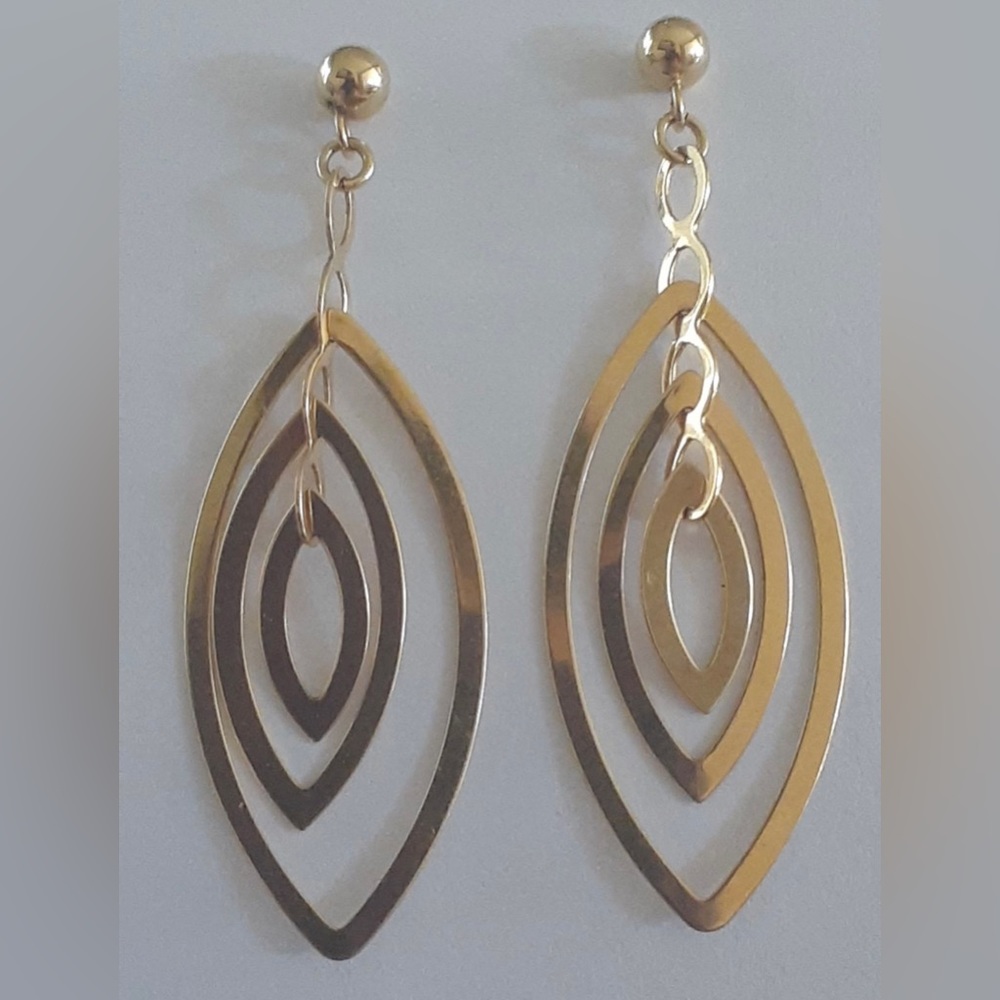 Beautiful earrings 14k. gold.